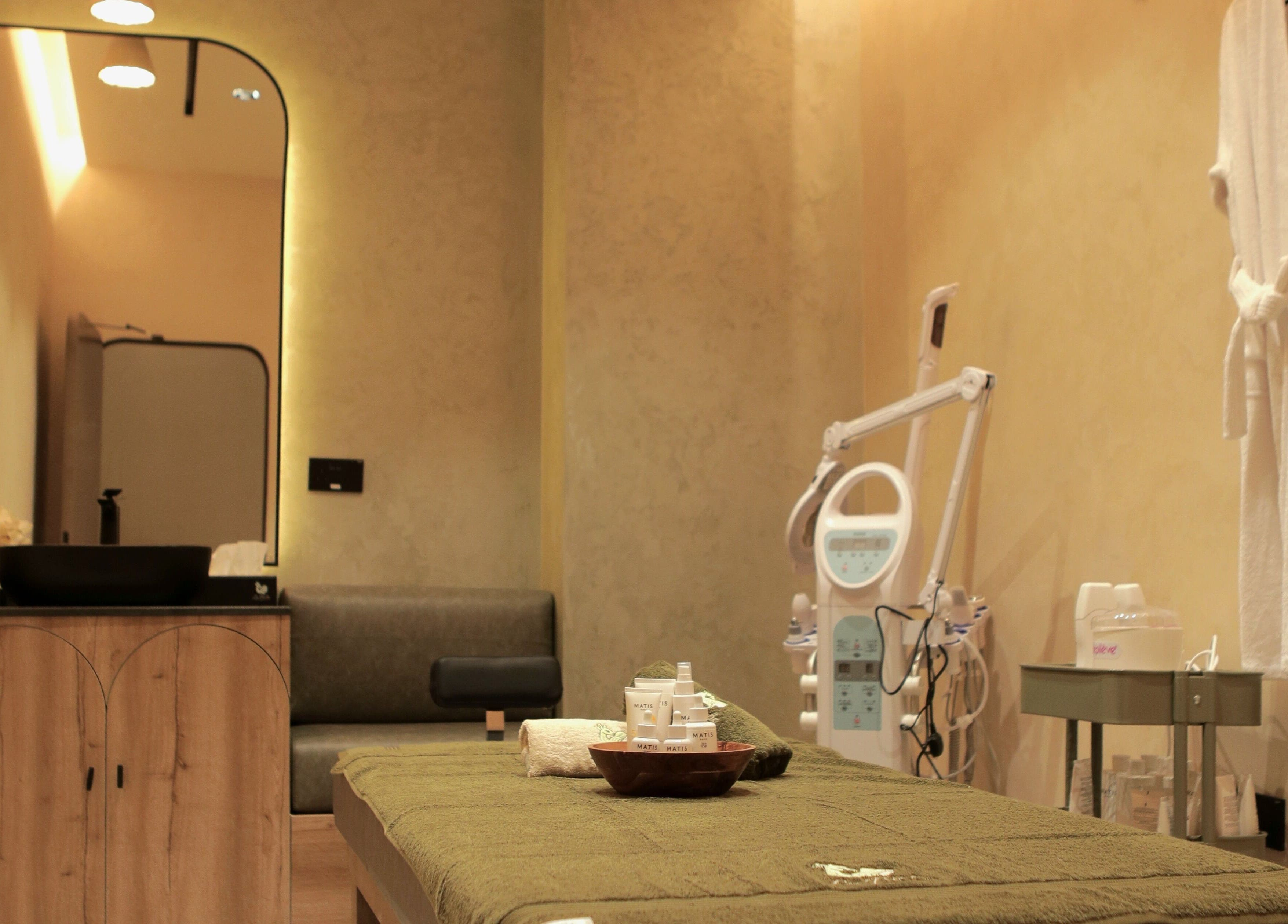 Relaxing treatment room at La Biche Beauty Salon in Abu Dhabi, AE, showcasing a spa bed and ambient lighting.