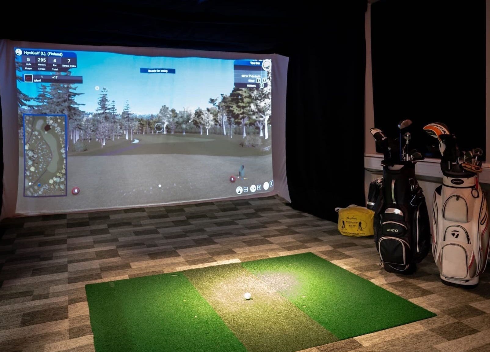 Golf simulator at ToaGolf in Tallinn, Harju maakond, EE, showcasing advanced virtual golfing experience.