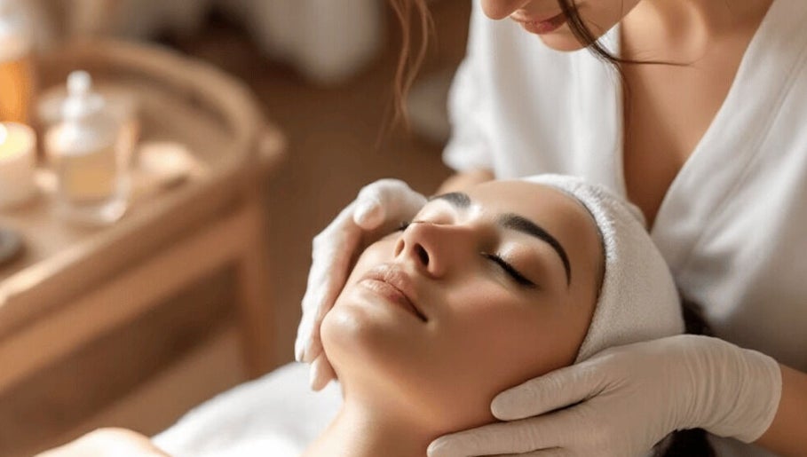 Soin visage chez Hiba Beauty Skin, Luxembourg, LU. Relaxation et bien-être assurés.
