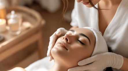 Soin visage chez Hiba Beauty Skin, Luxembourg, LU. Relaxation et bien-être assurés.