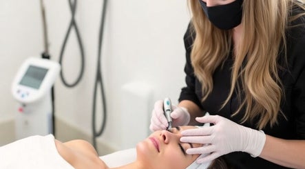 Soin de visage à Hiba Beauty Skin, Luxembourg, Luxembourg, LU par une esthéticienne professionnelle.