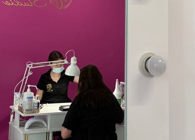 Салон T&T studio в Szczecin, стиль переважає в Województwo Zachodniopomorskie під час догляду за руками.