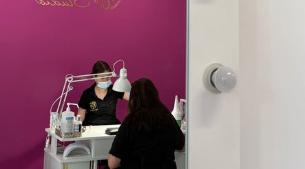 Салон T&T studio в Szczecin, стиль переважає в Województwo Zachodniopomorskie під час догляду за руками.