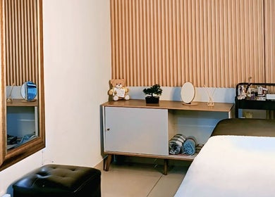 Tranquil treatment room at Jenifer Ortega, Surquillo, Provincia De Lima, PE with modern decor.