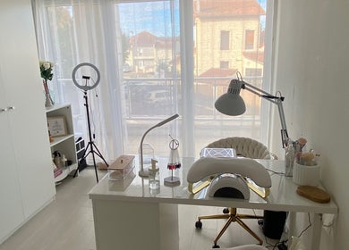 Sophistiqué espace de beauté chez EP studio, Laneuveville-devant-nancy, Grand Est, FR. Lumineux et moderne.