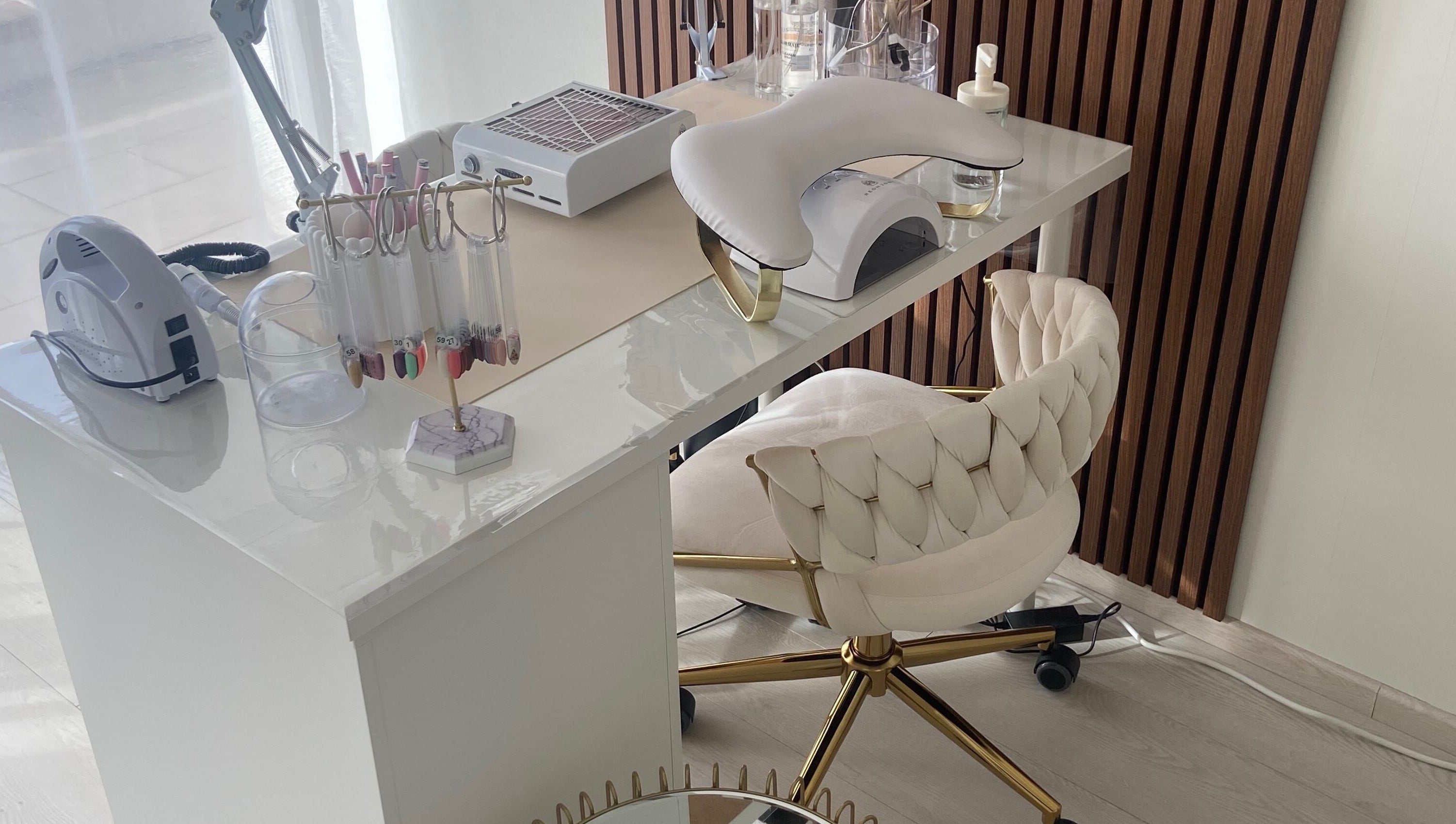 Élégant poste de manucure à EP studio, Laneuveville-devant-nancy, Grand Est, FR.