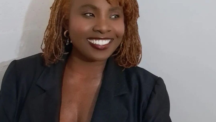 Warm smile from Loctician en route at Cape Town, Western Cape, ZA, showcasing professional locs style.