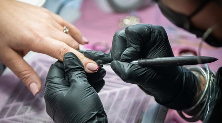 Manucure professionnelle à Les Griffes de Mimi, Beaulieu-sur-mer, Provence-alpes-côte D'azur, FR.