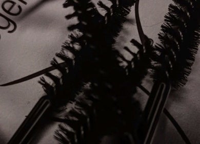 Brosses de mascara chez Regardor, L'union, Occitanie, FR. Détail des soins beauté exceptionnels.