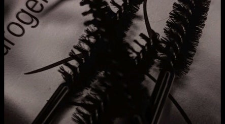 Brosses de mascara chez Regardor, L'union, Occitanie, FR. Détail des soins beauté exceptionnels.