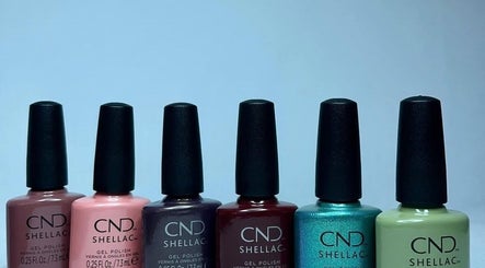 Raznobojni lakovi za nokte u Beauty centar Eos, Zagreb, Grad Zagreb, HR.