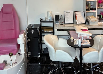 Stiletto Vault in Wembley, England, GB offers a stylish pedicure chair and nail station setup.