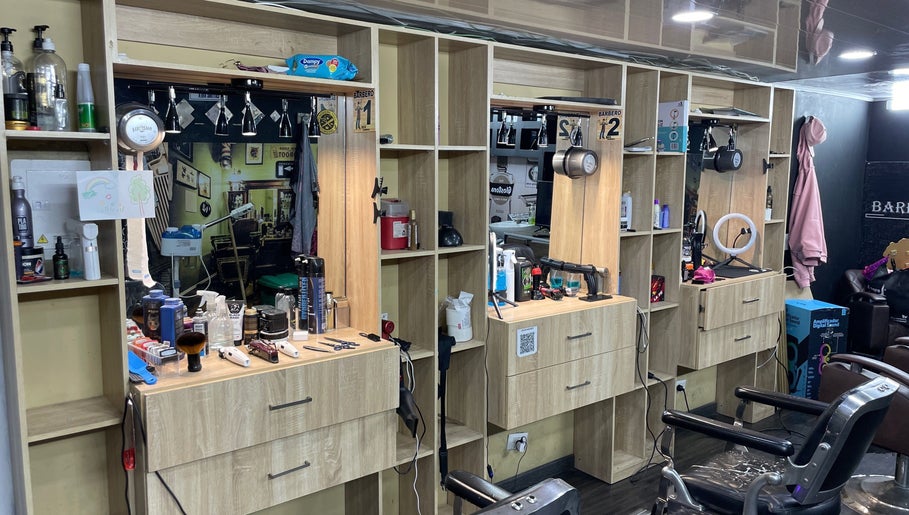 Interior of Lex Barber in Bogotá with stylish wooden stations and grooming tools.