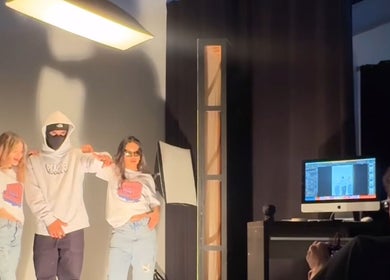 Sesión de fotos en Soy Nico Álvarez en Madrid, Comunidad De Madrid, ES, mostrando a tres personas posando.