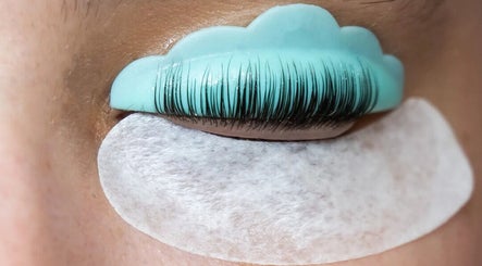 Close-up of lash lift treatment at Hina's Beauty Work Ltd, Auckland, NZ showcasing precision beauty.