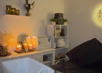 Calming interior of KB Skin & Beauty Salon in Melbourne, Victoria, AU with warm lighting and candles.