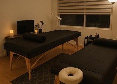 Sala de masajes en The Secret Massage For Men Ciudad Juarez, Juárez, Chihuahua, MX, con iluminación cálida y acogedora.