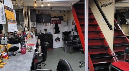 Anna fodrászat belső tér, modern berendezéssel Budapest, Magyar, HU cím alatt.