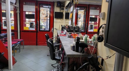 A Anna fodrászat belső tere Budapest, Magyar, HU címén, modern és kényelmes hajápolásra.