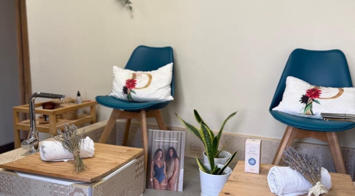 Elegant pedicure station at Centro Presume in Valdemoro, Comunidad De Madrid, ES with plush seating and decor.