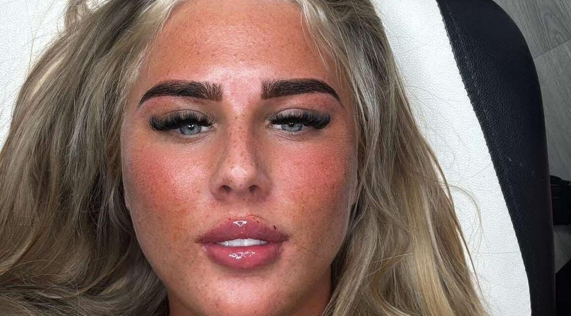 Close-up of a woman with flawless makeup at CL BEAUTY LOUNGE, Newcastle upon Tyne, England, GB.