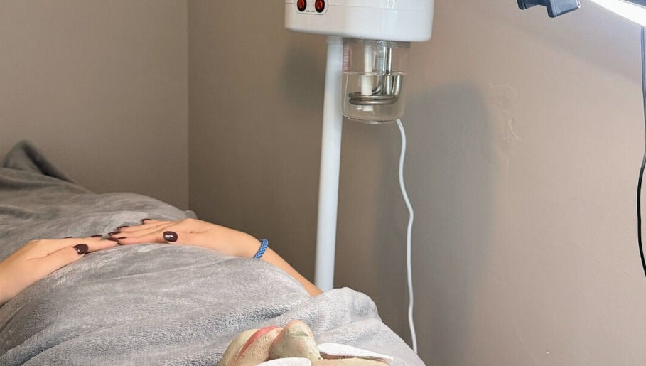 Facial treatment at BARE AIMÉ in Leeuwarden, Friesland, NL, showcasing relaxation under a cozy blanket.