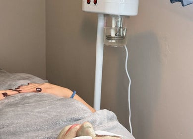 Facial treatment at BARE AIMÉ in Leeuwarden, Friesland, NL, showcasing relaxation under a cozy blanket.