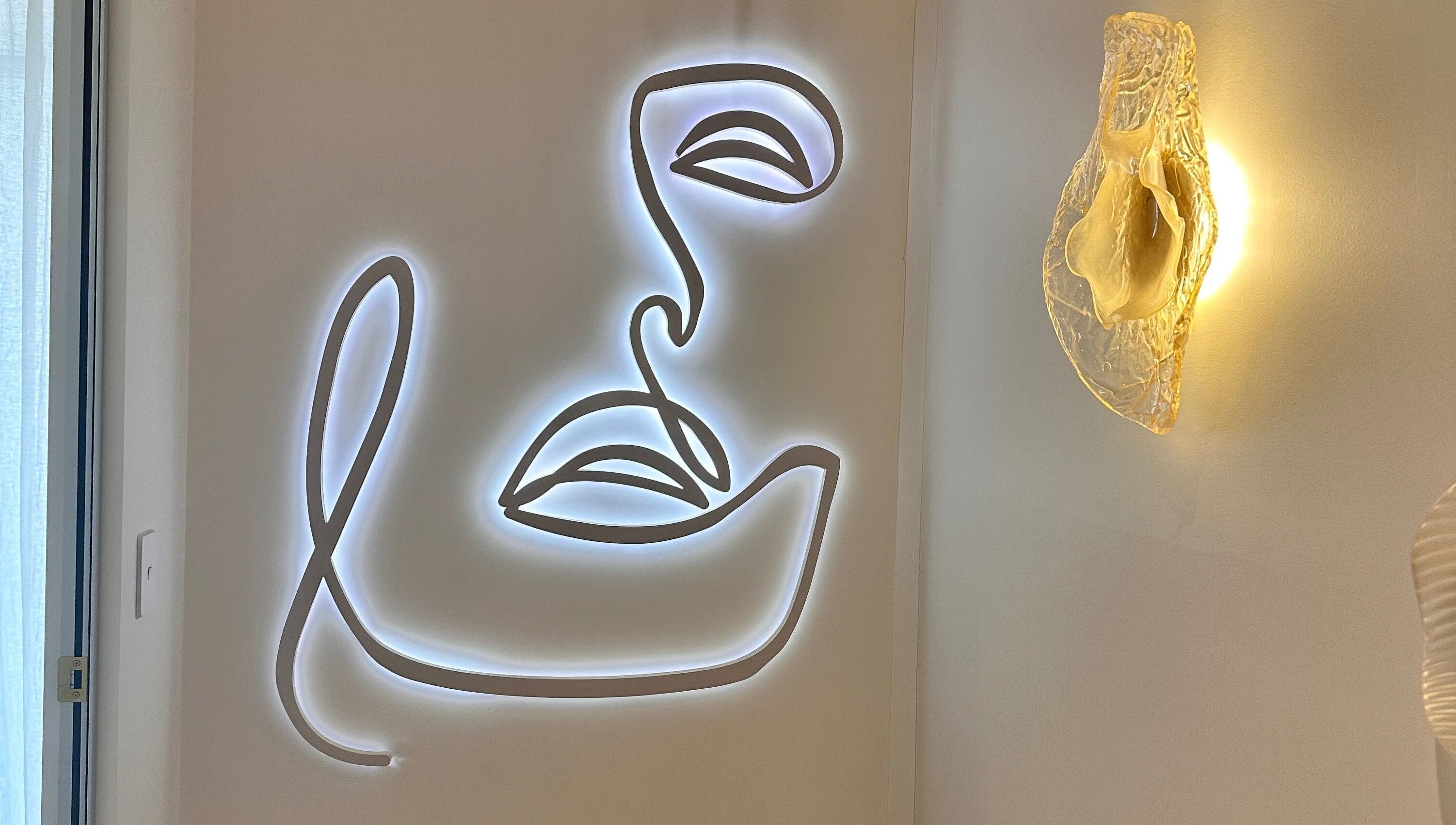 Illuminated abstract face artwork at Maison De Hannah, Sylvania Waters, New South Wales, AU.