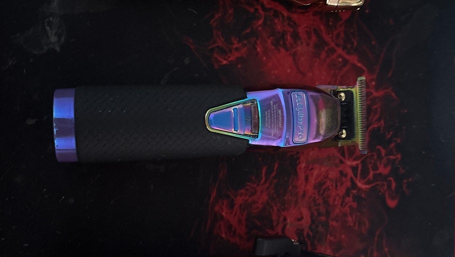 Máquina profesional en DEIVID BBR, Picassent, Comunidad Valenciana, ES sobre superficie roja.