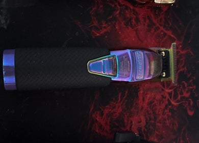 Máquina profesional en DEIVID BBR, Picassent, Comunidad Valenciana, ES sobre superficie roja.