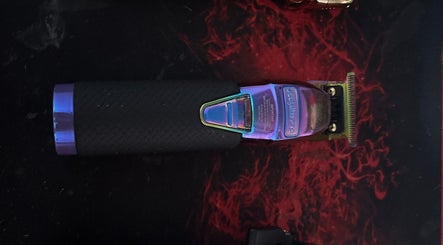 Máquina profesional en DEIVID BBR, Picassent, Comunidad Valenciana, ES sobre superficie roja.