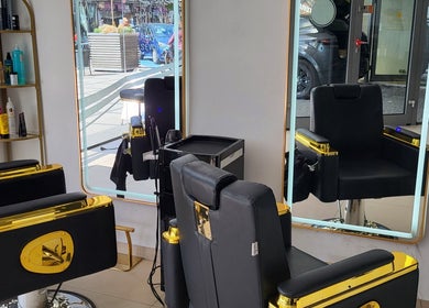 Luksusowe wnętrze AP HAIR BEAUTY, Częstochowa, Województwo Śląskie, PL, z eleganckim fotelem fryzjerskim.