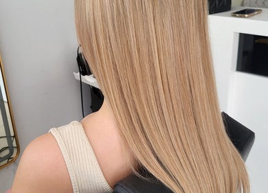 Piękne, proste włosy w AP HAIR BEAUTY, Częstochowa, Województwo Śląskie, PL.