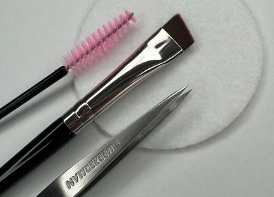 Herramientas de maquillaje en Jen PMU Studio, Fort Myers, Florida, US.