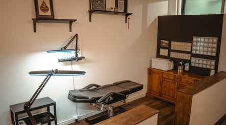 Ontspannen en stijlvolle piercingruimte in REBEL. Piercing Studio, Uden, Noord-brabant, NL.