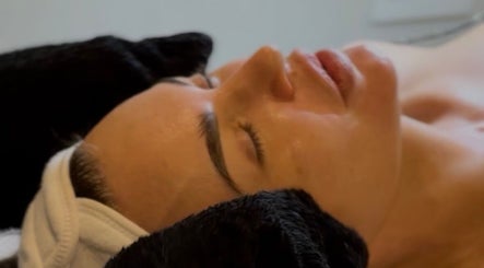 Client enjoys a rejuvenating facial at LUMIÁ BEAUTY CHELSEA, London, England, GB.