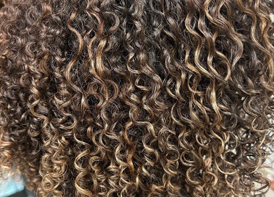 Close-up of luscious curls at Terapeutacapilar_joseanegomes, Pétange, Esch-sur-alzette, LU.