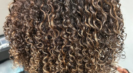 Close-up of luscious curls at Terapeutacapilar_joseanegomes, Pétange, Esch-sur-alzette, LU.