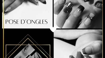 Manucure sophistiquée à Mia Esthétique, Rouyn-Noranda, Québec, CA. Ongles décorés avec détails raffinés.