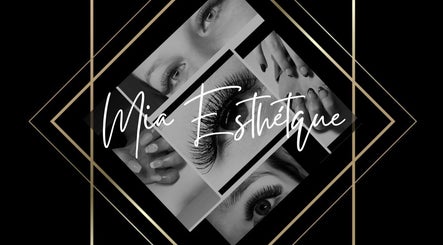 Design moderne chez Mia Esthétique, Rouyn-Noranda, Québec, CA, mettant en valeur la beauté et le style.