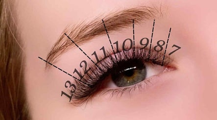 Extensions de cils expertisées à Mia Esthétique, Rouyn-noranda, Québec, CA.