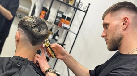 Professional barber crafting a sleek haircut at BarberHero - Mobile Barbers London, London, England, GB.