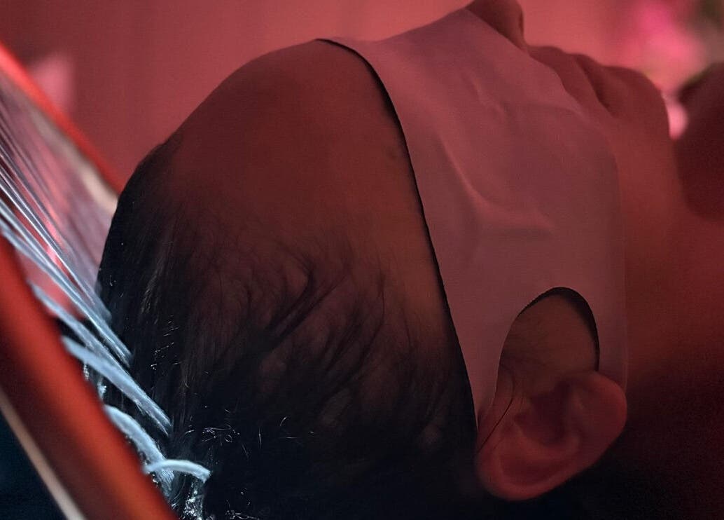 Tratamiento facial relajante en Orillea Palma, Palma, Illes Balears, ES, con máscara sobre el rostro.