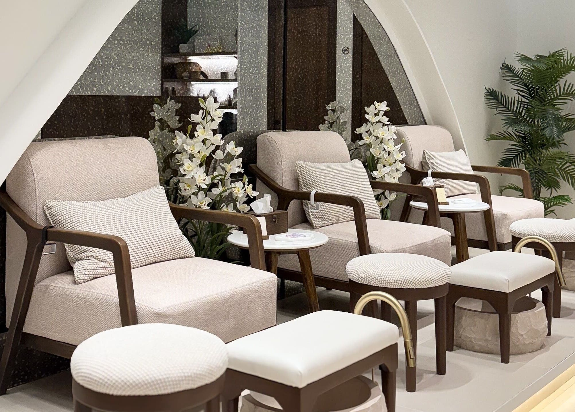 Elegant seating area at Gee Salon in Riyadh, Riyadh Province, SA with plush chairs and decorative plants.