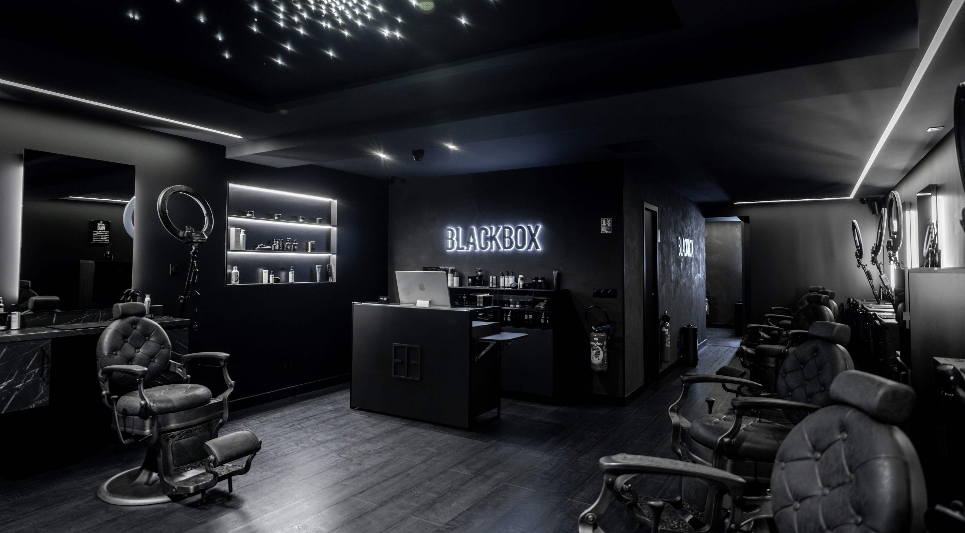 Intérieur chic du salon BLACKBOX Paris 13 - Gobelins, Paris, Île-de-France, avec Ambiance sophistiquée.