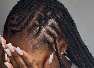 Elegant vlechten bij MINAHAIR._ in Vilvoorde, Vlaanderen, BE. Perfecte hair styling voor elke gelegenheid.