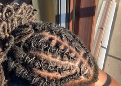 Gedetailleerde vlechten bij MINAHAIR._, Vilvoorde, Vlaanderen, BE. Perfecte haarstyling voor moderne trends.