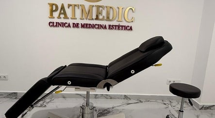 Elegant treatment chair at NYC PMU, Barcelona, Catalunya, ES offering premium beauty services.
