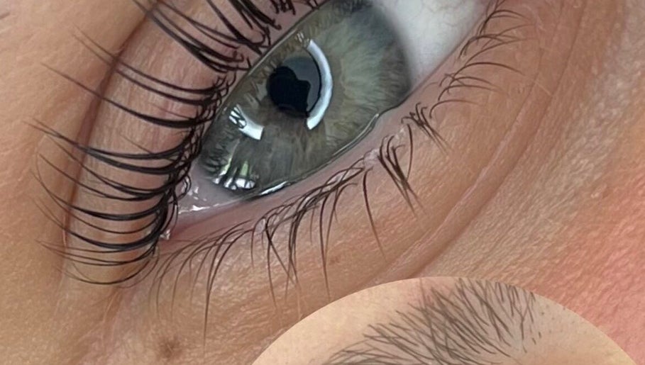 Extension de cils à Maison K beauty, Laval, Pays De La Loire, FR : un regard captivant et soigné.