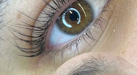 Extension de cils chez Maison K beauty, Laval, Pays De La Loire, FR, rehausse votre regard naturellement.